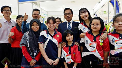 Hajah salmah binti jopri pengarah seameo regional centre for special educational needs (seameo sen). Sambutan Hari Guru Peringkat Negeri Johor Ke-48 2019 ...
