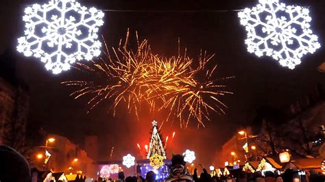 Nový rok s velkým počátečním písmenem je název pro jeden jediný den v roce. Košice - Nový rok 2017 na Hlavnej - YouTube