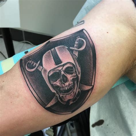 Awesome oakland raiders logo tattoo on right side rib. Raider skull Tattoos