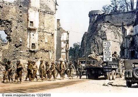 Us Soldiers In France During World War Two 1944 Us Soldiers In France