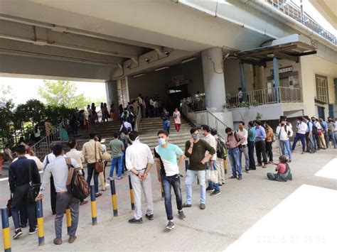 Long Queues Outside Delhi Metro Stations Is Now A Common Phenomenon Metro Rail News