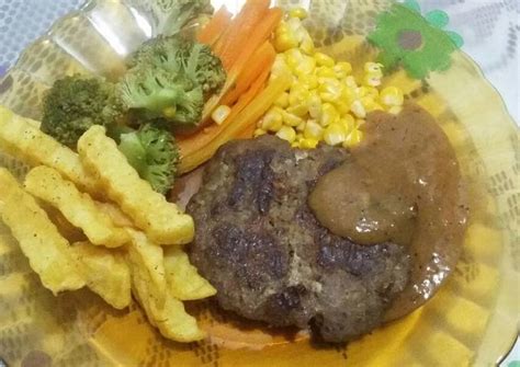 Saus steak blackpepper atau lada hitam ini bisa menjadi salah satu pilihan untuk disajikan dengan steak favorit kalian. Resep Beef steak saus blackpepper oleh rhmh - Cookpad