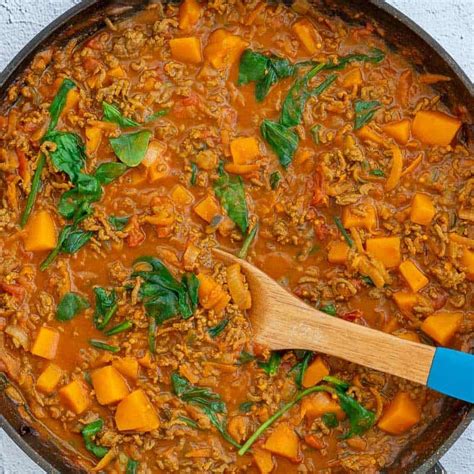 Hearty enough for a winter meal and yet light enough for a summer meal as well 10. Easy Mince Curry | Recipe | Minced beef curry, Pureed food ...