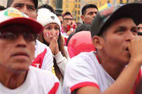 Perú Llora Con La Cabeza Alta Su Pronta Eliminación Del Mundial De Rusia