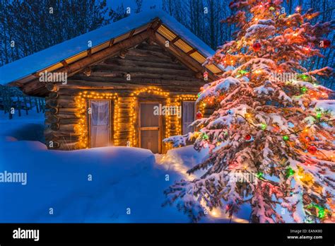 Log Cabin Christmas Alaska Hi Res Stock Photography And Images Alamy