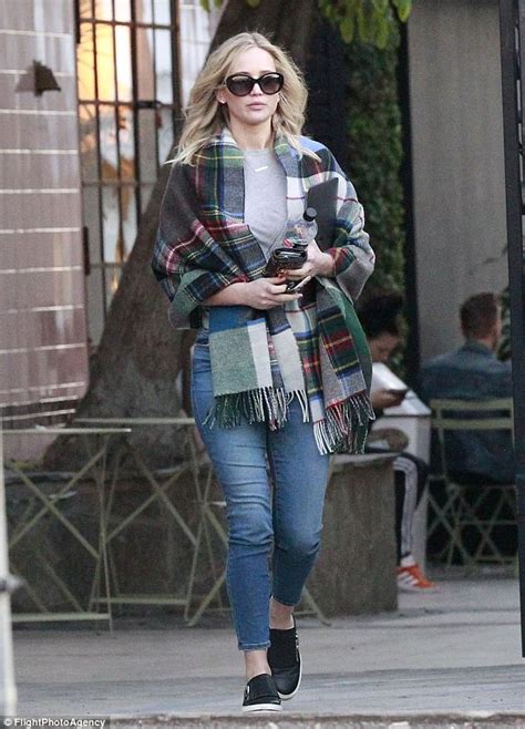 Jennifer Lawrence Is Casual Cool In Sweater On La Stroll Daily Mail
