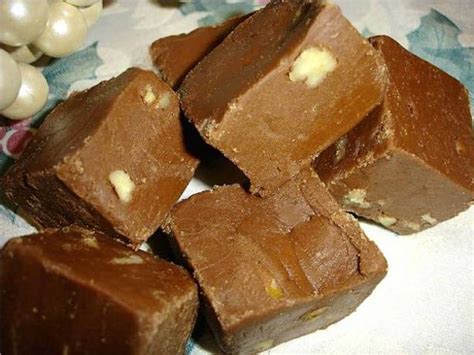 Because of the amount of butter in this recipe, pat the top of the candy with a paper towel to remove the excess oil. Chocolate Cheese Fudge Recipe - Food.com