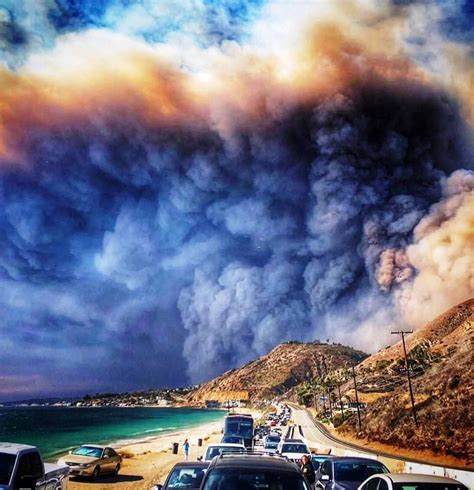 9 Nov 2018 View At Woolsey Fire Along Pch In Malibu California