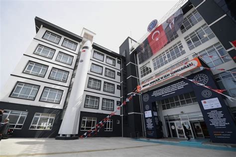 Özdemir Bayraktarın adı Türkiyenin ilk uzay ve havacılık lisesinde