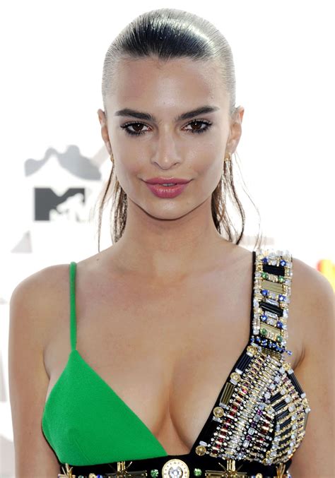 The latest tweets from emily ratajkowski (@emrata). Emily Ratajkowski At 2015 MTV Movie Awards - Celebzz - Celebzz