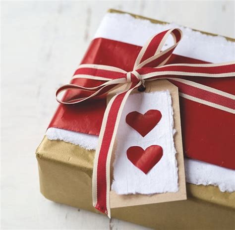 Don't just focus on your sweetheart this valentine's day — diy a gift for family and friends, too. 30 Best Ways How to Wrap Gifts for Valentines