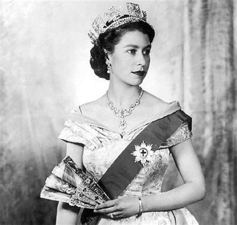 La Eterna Reina De Inglaterra Isabel Ii 95 Años Del Nacimiento De Una