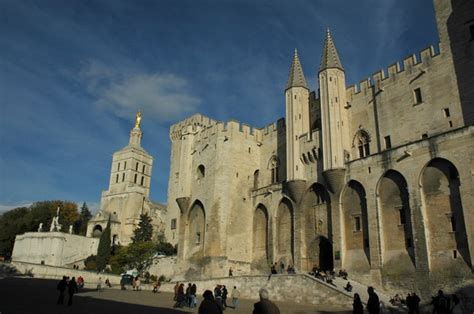 Avignon architektur frankreich bauwerk sehenswürdigkeit südfrankreich touristenattraktion imposant gebäude papstpalast. Unbenanntes Dokument
