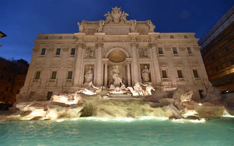 Voglio la roma dei romanisti. Roma, altro sfregio per la Fontana di Trevi: romeno incide ...