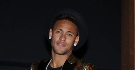 Be the first to write a review! Neymar constrói campo de futebol em mansão de R$ 28 ...
