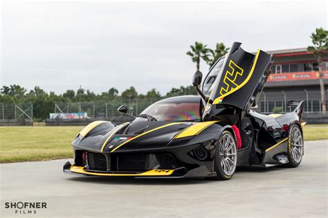 A New Ferrari Fxxk In Black And Yellow Oc 5472 × 3648 フェラーリ 馬