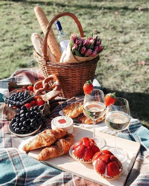 Pin By Picnic Perfect Moments On To Go Basket Inspo Picnic Foods Picnic Date Food Picnic Food
