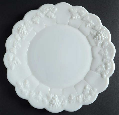 Westmoreland Paneled Grape Milk Glass Dinner Plate 769611 Ebay