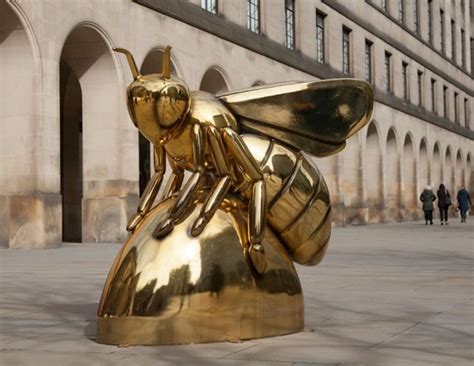 Bee Sculpture Aongking Sculpture Bee Sculpture Bronze