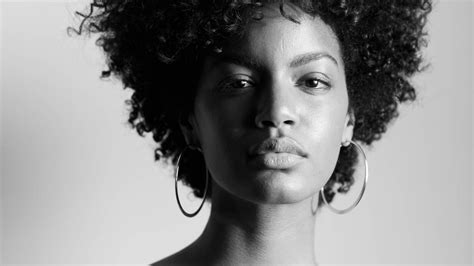 Model Ebonee Davis Spricht über Die Realität Als Schwarzes Model In Der