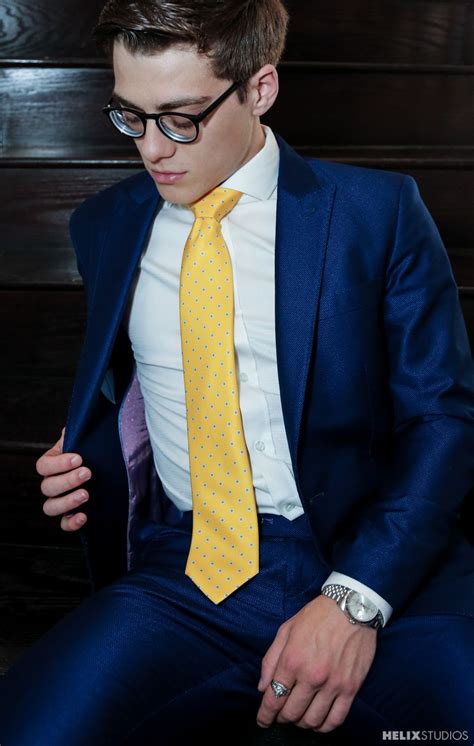 Helix Studios Blake Mitchell Photoshoot Gaymobile Fr Mens Fashion Suits Mens Suits Men S