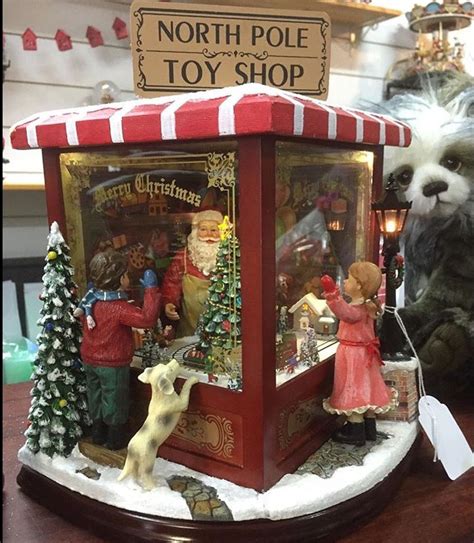 A Musical Santa Toy Shop Manualidades Navideñas Ideas De Decoración