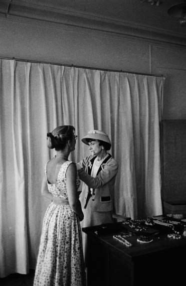 Coco Chanel At Work Mark Shaw 1957 Coco Chanel Fashion Chanel