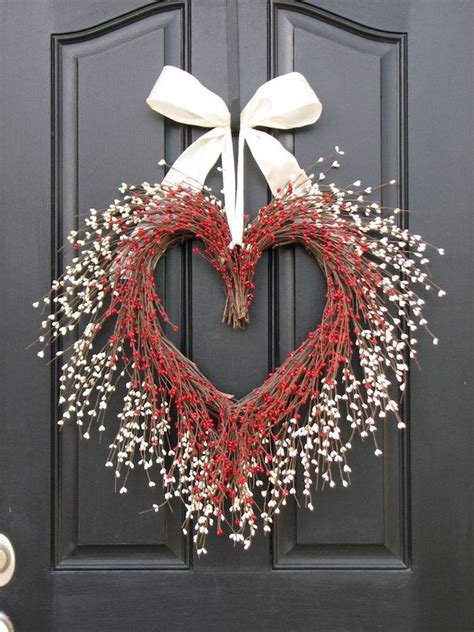 15 Striking Wreath Ideas For Valentines Day Valentine Day Wreaths