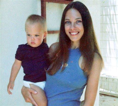 Angelina Jolie And Her Mother Pics