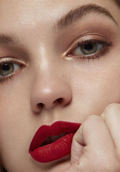 Pin By Jasmeen Sada On Labios Glowing Makeup Red Lip Makeup Red