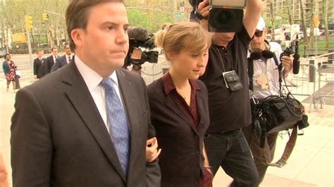 Smallville Actress Allison Mack Alleged Sex Cult Leader Keith Raniere Back In Court Abc7