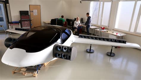 Watch The Lilium Jet The Worlds First All Electric Vtol Takes