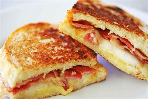 Grilled Cheese Sandwich With Bacon And Pear Recipe