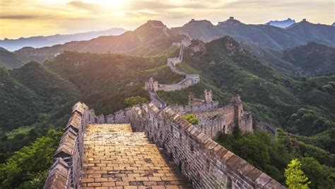 Hari ini laoshi nak bercerita sejarah ringkas tembok besar china. Cerita Orang Jalan Kaki 17 Bulan Menyusuri Tembok Besar China