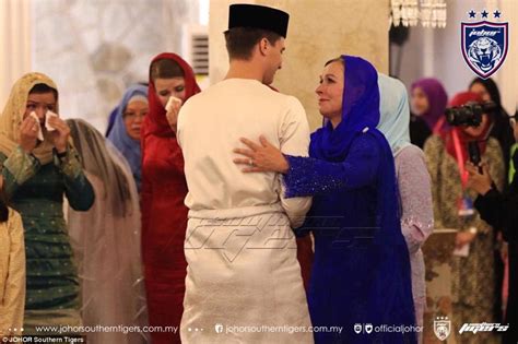 * gol dan kemunculan untuk kelab senior hanya untuk liga domestik dan tepat pada 29 julai 2018. Malaysian princess marries Dutchman in lavish ceremony ...