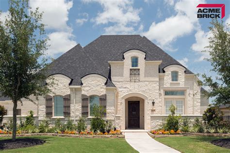 The Brick Color Featured On This Home Is Alpine With White Mortar This