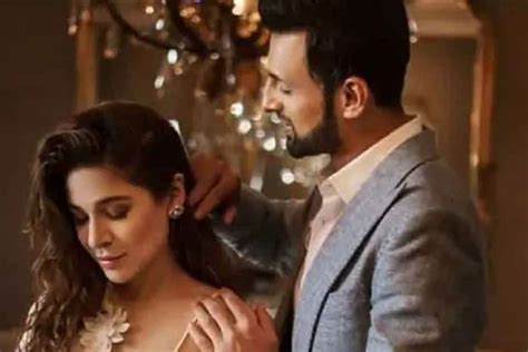 Ayesha Omar On Marrying With Shoaib Malik پاکستانی اداکارہ عائشہ عمر نے شعیب ملک کے ساتھ شادی کی