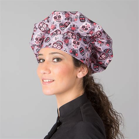 La colección de gorros de cocina infantiles que te presentamos en dyneke están fabricados siguiendo la tendencia de moda y diseño que encontrarás en nuestros delantales y chaquetas de cocina infantil. GORRO DE COCINA CATRINA | Uniformes Trimber