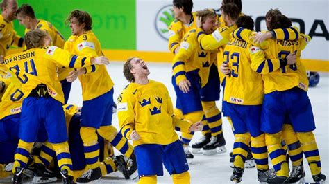 sweden beats switzerland to retain world ice hockey title chicago tribune