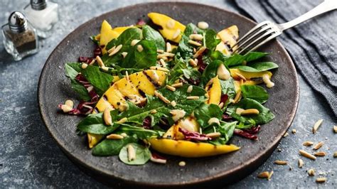 Salade Avec Mangue Grill E Et Vinaigrette Aux Amandes Quatre Pattes En Suisse Organisation