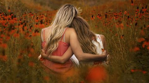 Wallpaper Sunlight Women Outdoors Model Blonde Flowers Long Hair Brunette Love Hugging