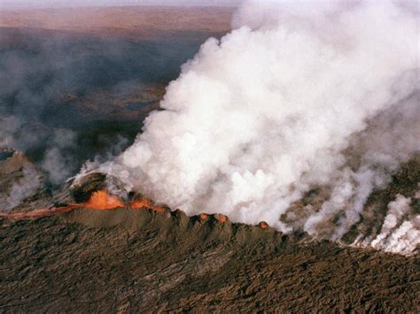 Alert As Hawaiis Mauna Loa Volcano Erupts The Advocate Burnie Tas