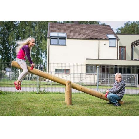 Erinnerst du dich daran, wie viel spaß es gemacht hat als kind auf. Wippe Aus Holz Für Kinder Im Garten Holzwippe Gartenwippe ...