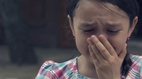 طفلة تبكي صور بنات حزينة صور حزينه