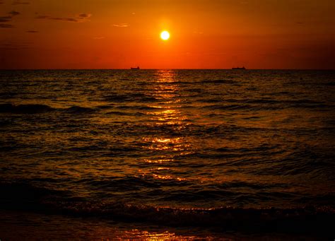 Sonnenuntergang über Dem Meer Foto And Bild Sonnenuntergänge Projekte Himmel And Universum