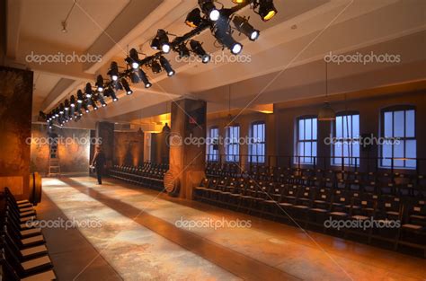 Empty Fashion Show Stage With Runway Chairs And Lights — Stock Photo