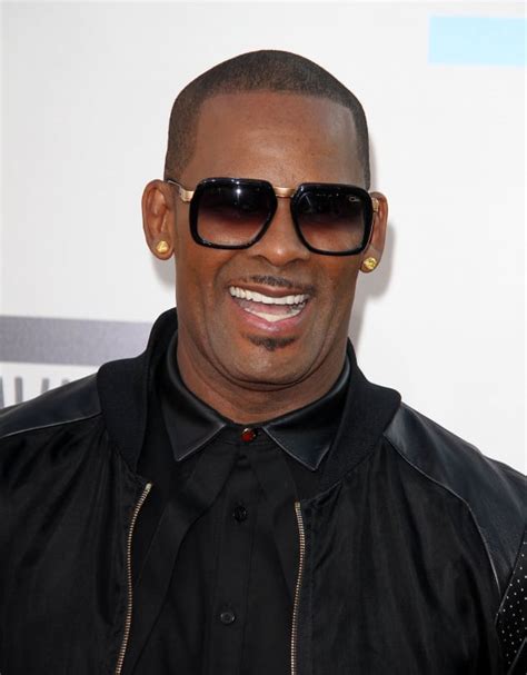 He used to sing on street corners. R. Kelly Issues Statement on That Pesky Cult-Running Rumor ...