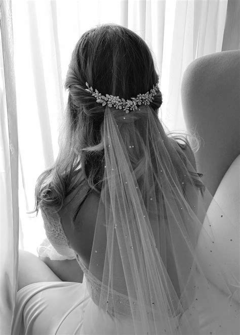 Pin By Elegant Weddings On Wedding Veils Bridal Hair Half Up Bride