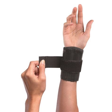 Learn about the four most common causes and how to treat them. Mueller Wrist Brace Black