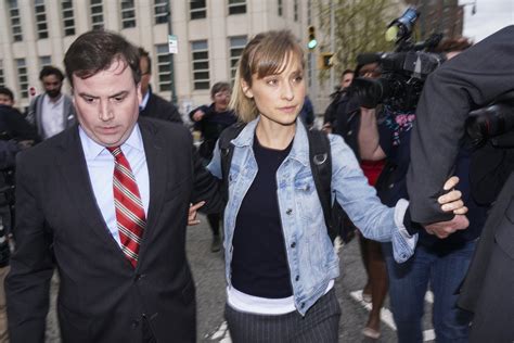 Actress Details How Allison Mack Allegedly Tried To Recruit Her Into Sex Cult New York Daily News